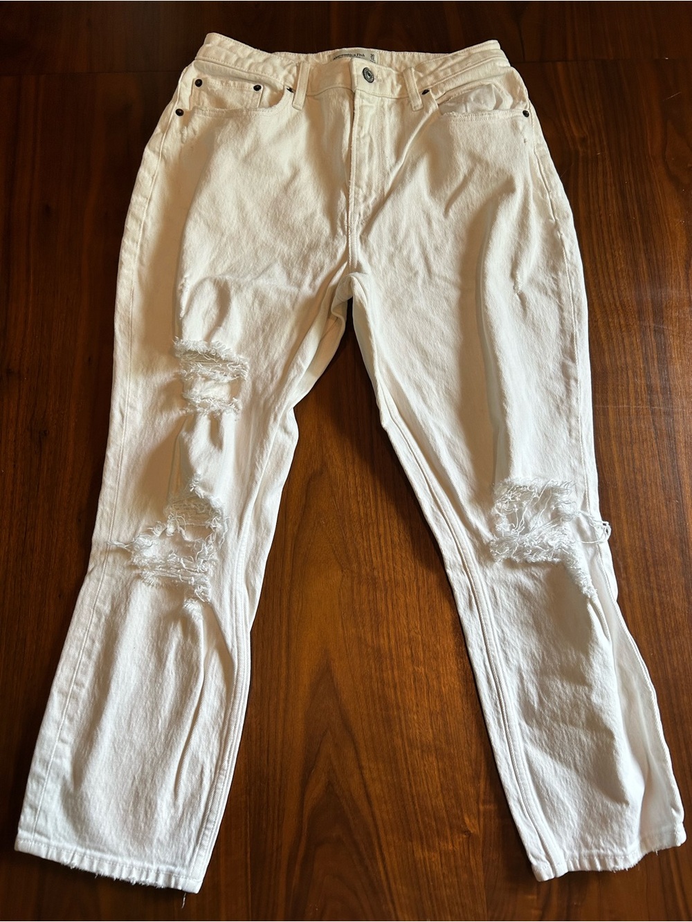 Abercrombie & Fitch White High-Rise Mom Jeans